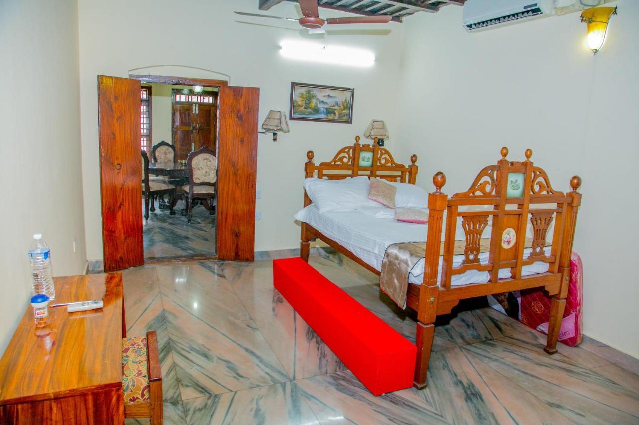 Trium Heritage Villa Chengannur Esterno foto