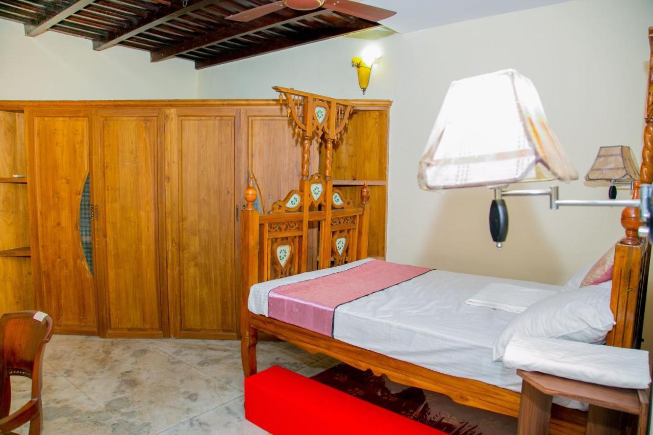 Trium Heritage Villa Chengannur Esterno foto