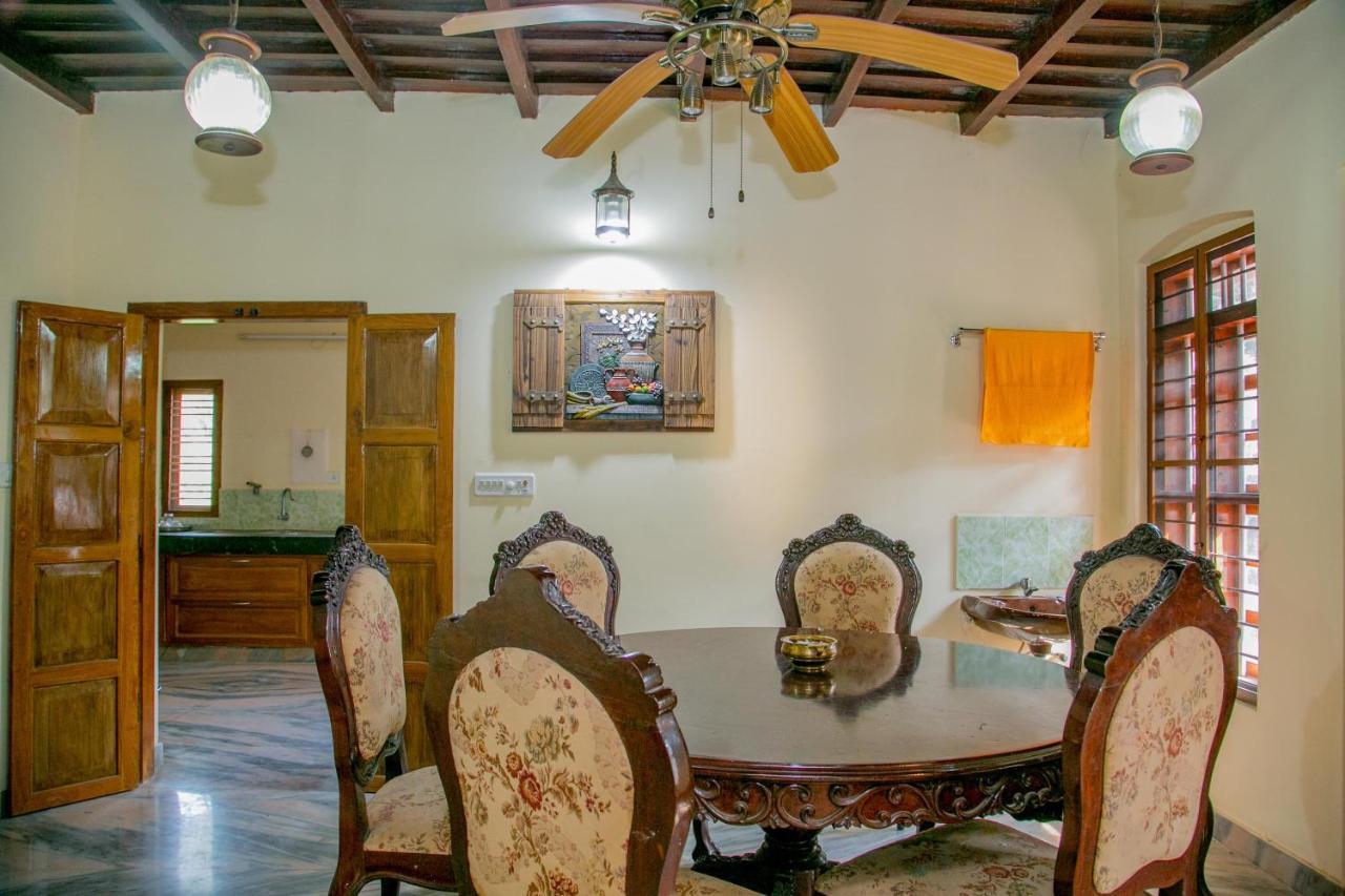 Trium Heritage Villa Chengannur Esterno foto