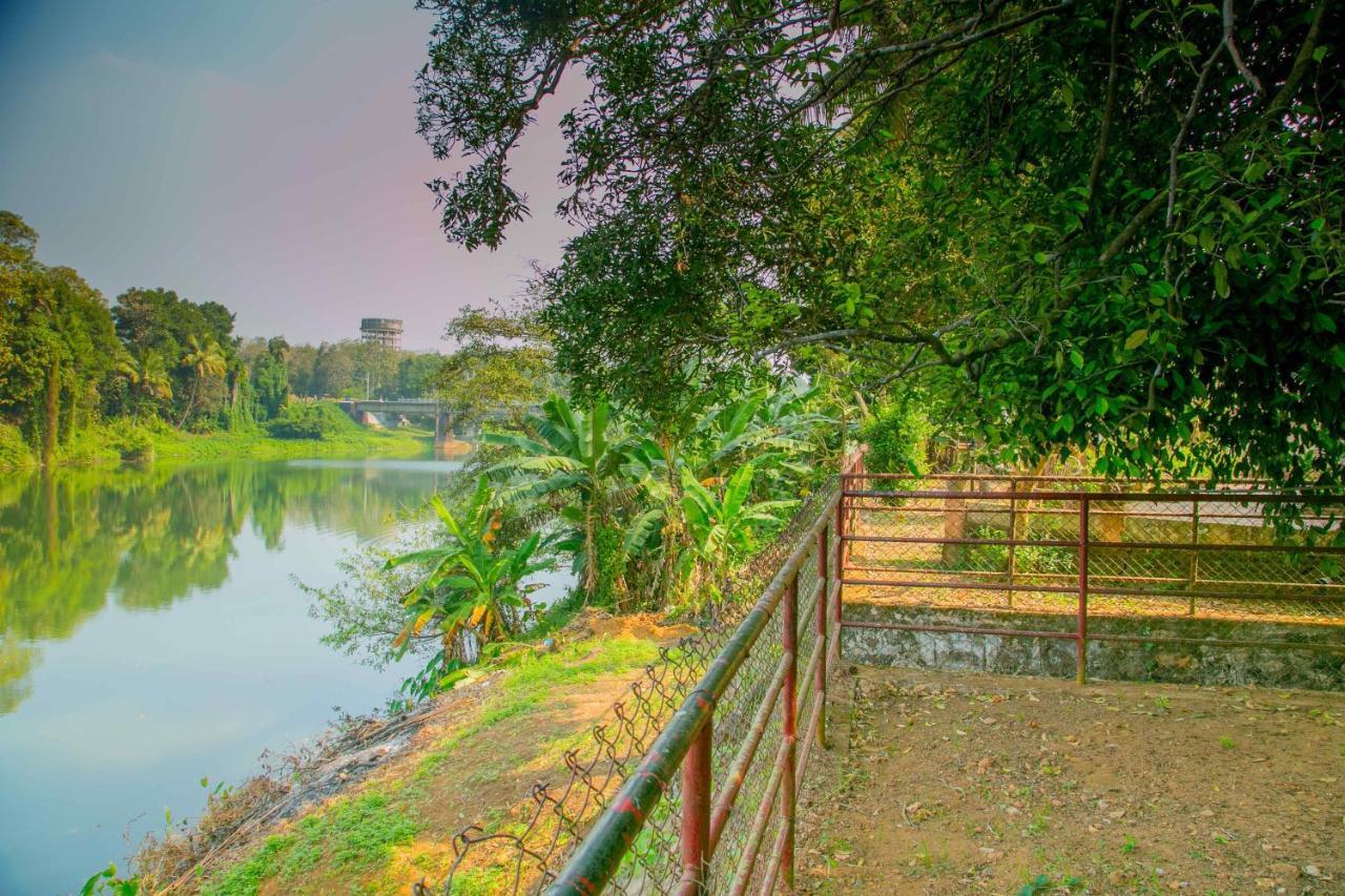 Trium Heritage Villa Chengannur Esterno foto