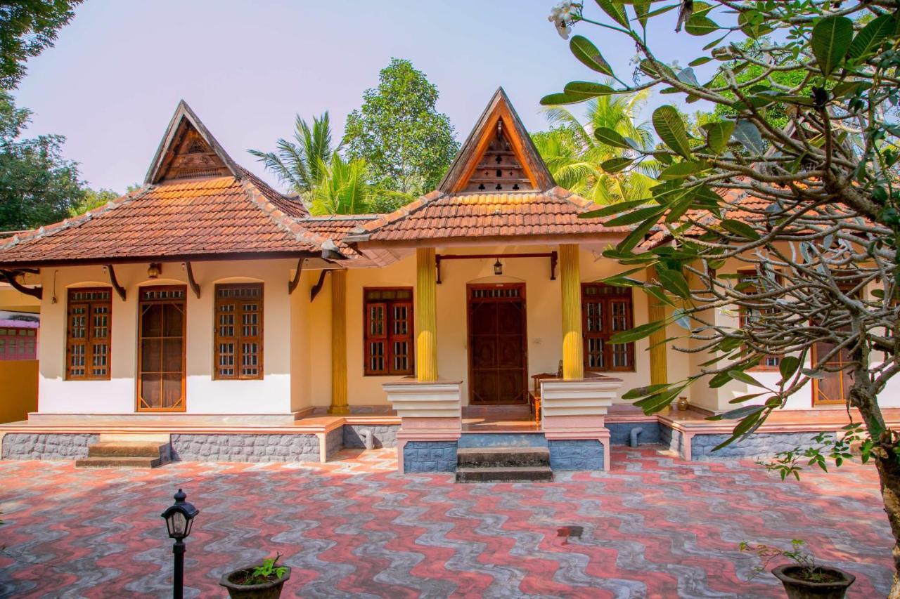 Trium Heritage Villa Chengannur Esterno foto